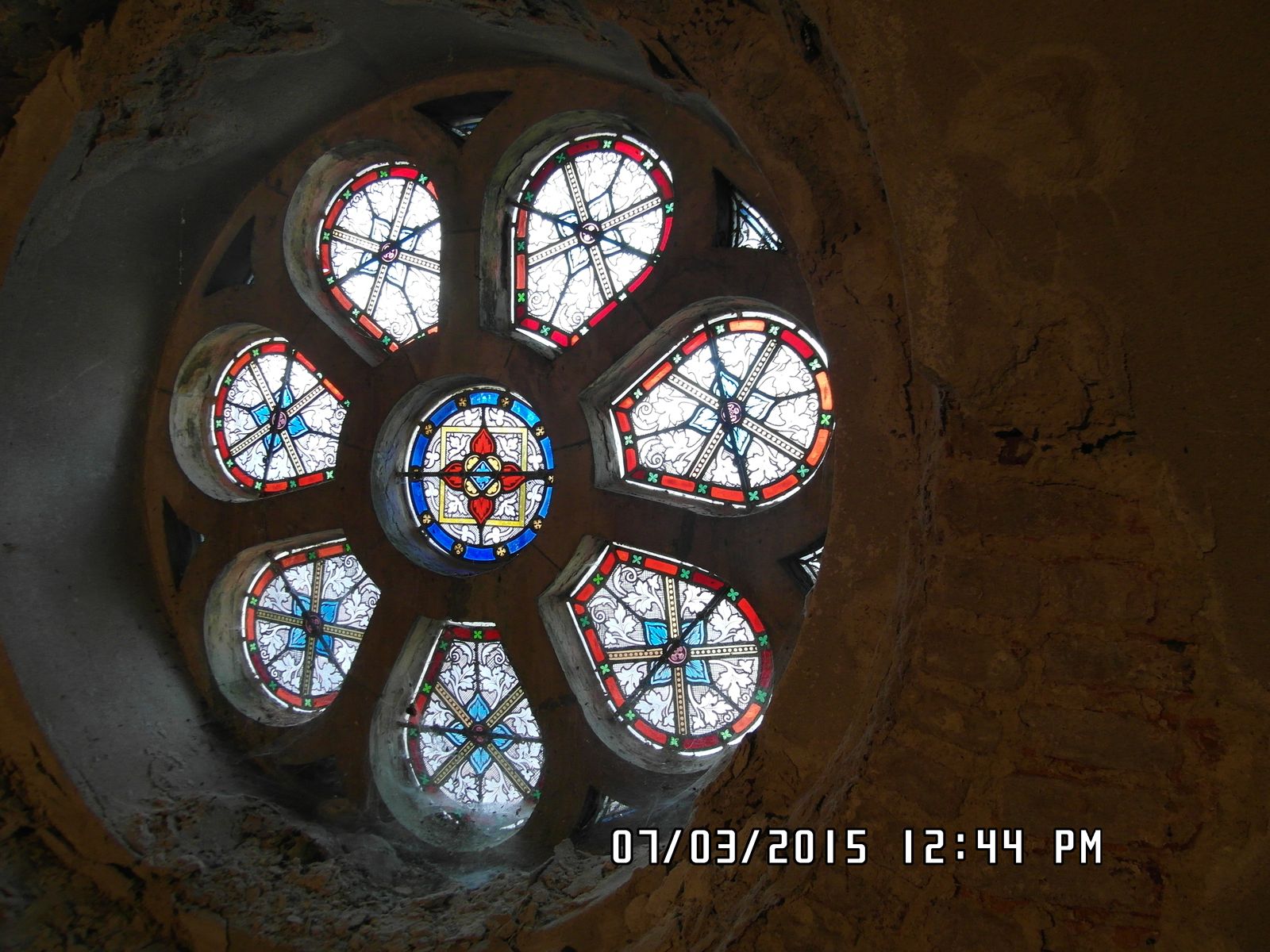 L&rsquo;EGLISE SAINT-ROMAIN et ses vitraux