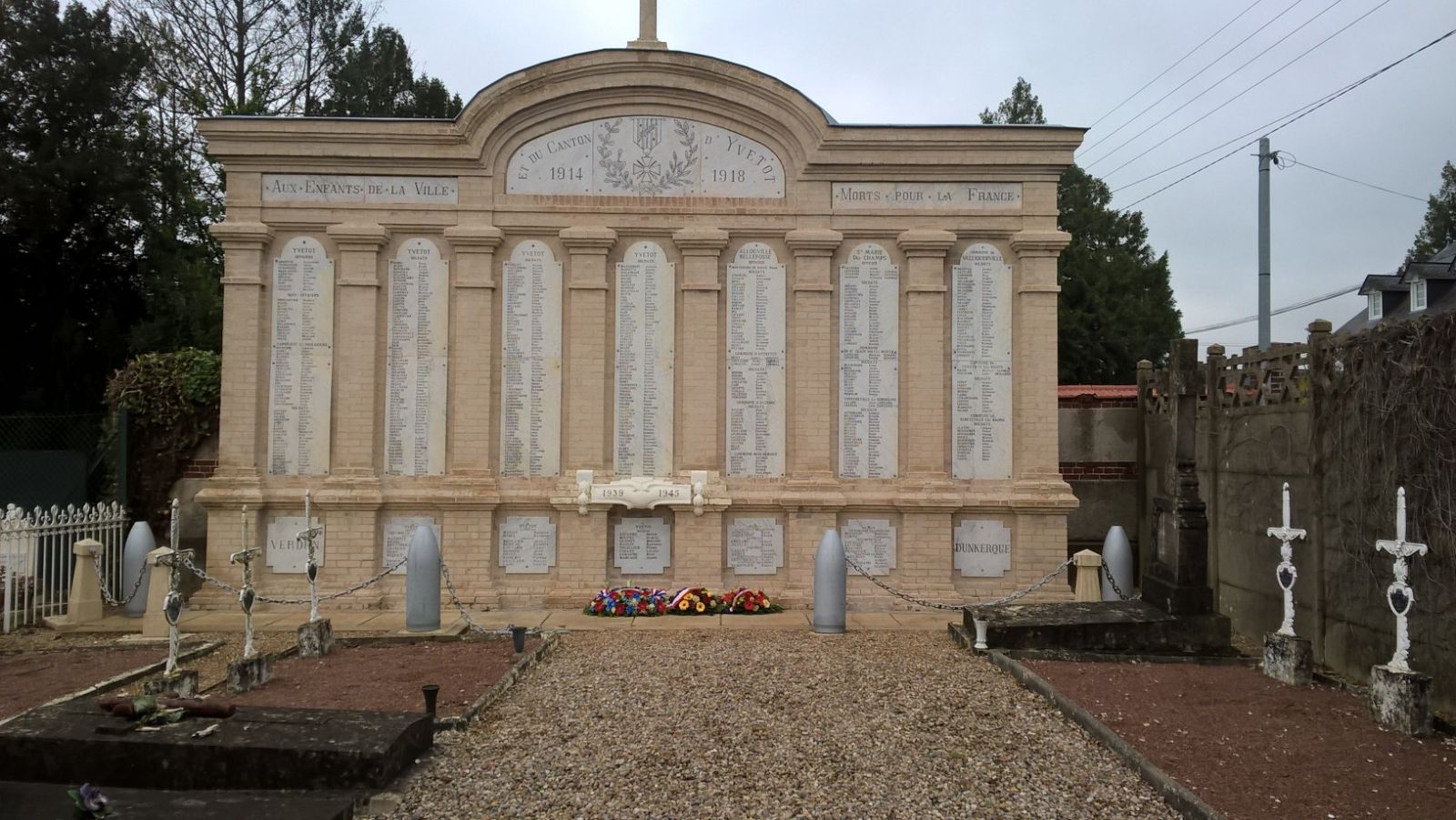 CÉRÉMONIE AU MONUMENT AUX MORTS D&rsquo;YVETOT